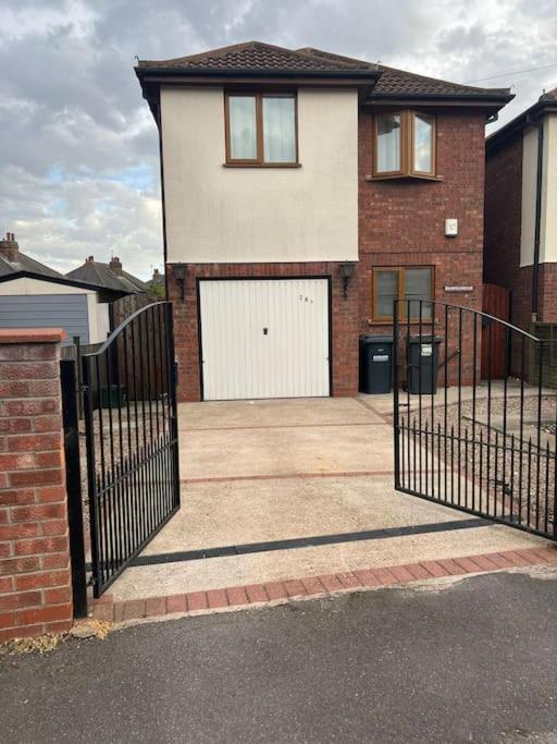 Entire -4 Bedrooms Detached House With Driveway Nottingham Zewnętrze zdjęcie