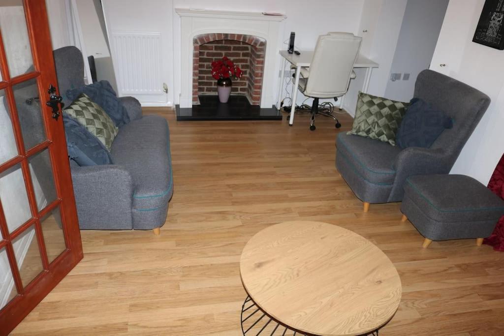 Entire -4 Bedrooms Detached House With Driveway Nottingham Zewnętrze zdjęcie