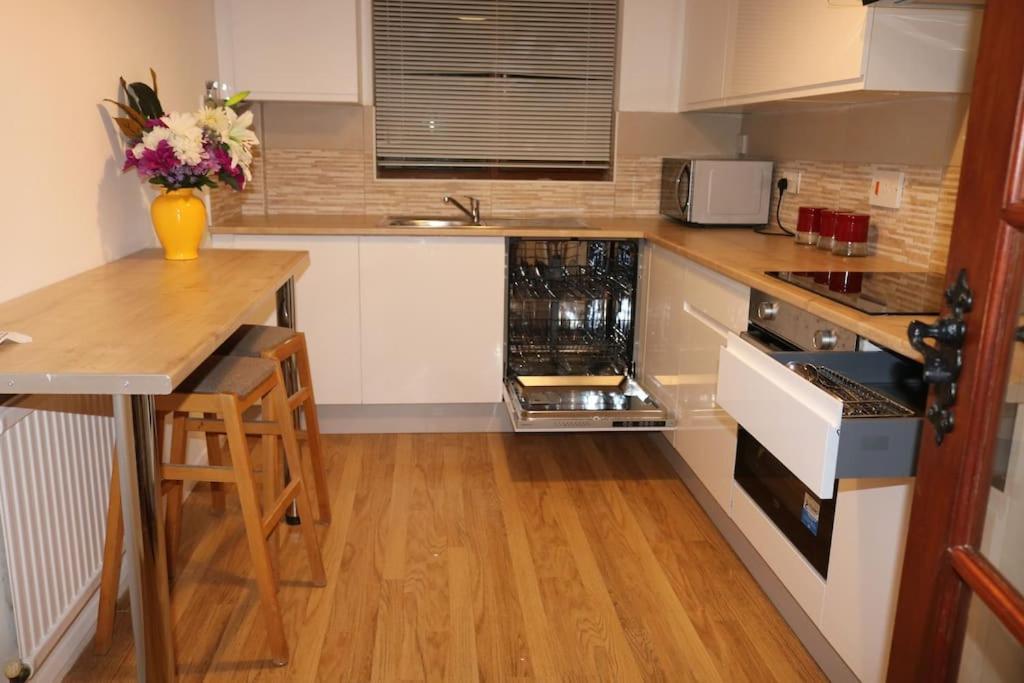 Entire -4 Bedrooms Detached House With Driveway Nottingham Zewnętrze zdjęcie