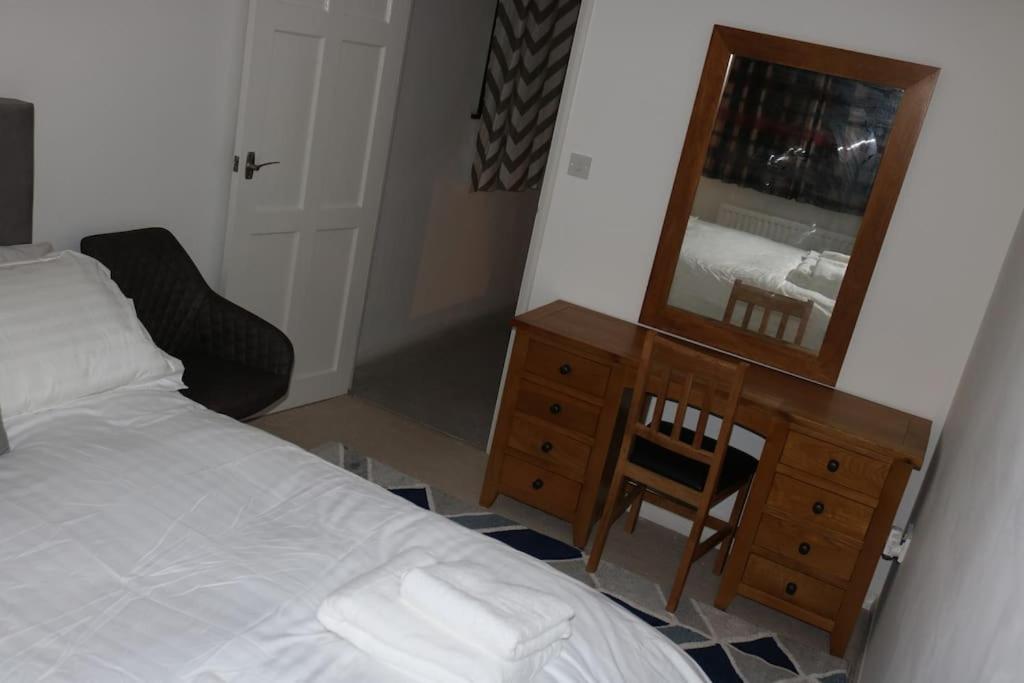 Entire -4 Bedrooms Detached House With Driveway Nottingham Zewnętrze zdjęcie