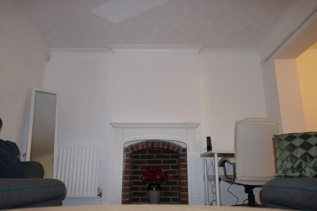 Entire -4 Bedrooms Detached House With Driveway Nottingham Zewnętrze zdjęcie