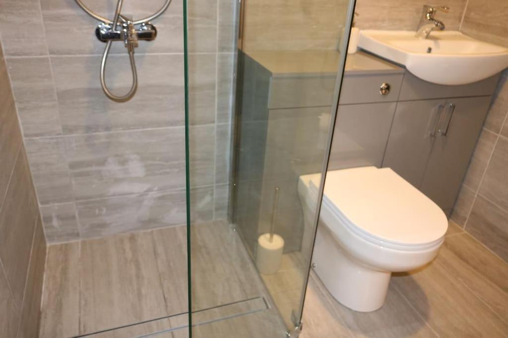 Entire -4 Bedrooms Detached House With Driveway Nottingham Zewnętrze zdjęcie