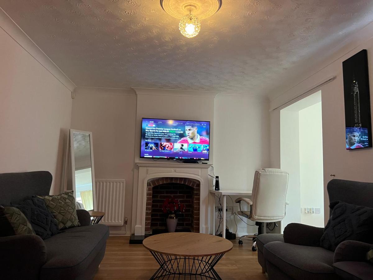 Entire -4 Bedrooms Detached House With Driveway Nottingham Zewnętrze zdjęcie