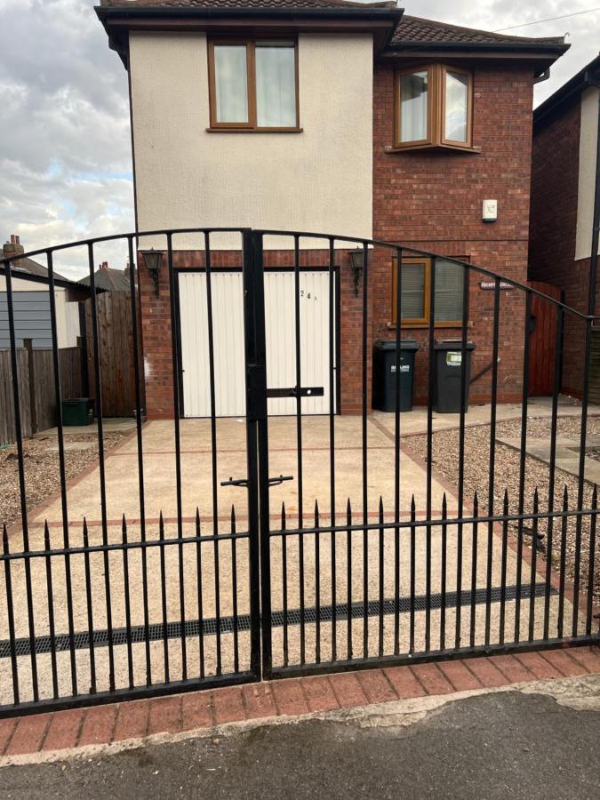 Entire -4 Bedrooms Detached House With Driveway Nottingham Zewnętrze zdjęcie